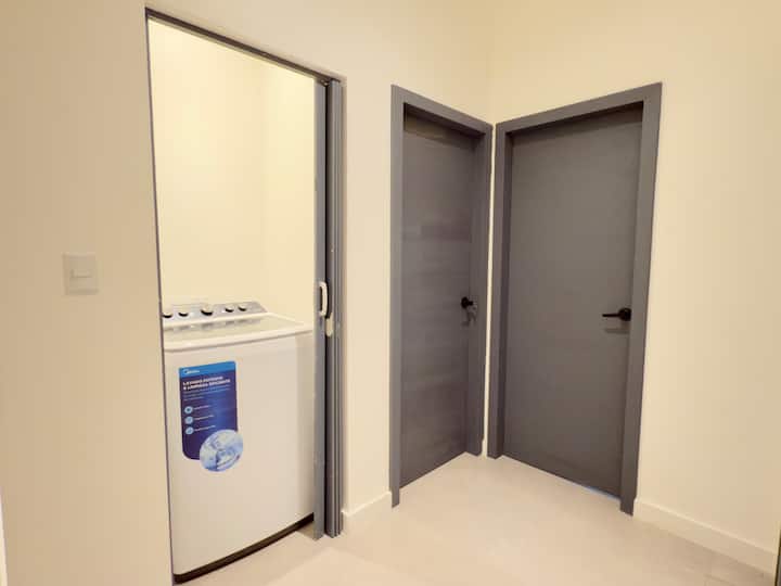 1e1fb65f-df56-42b8-815f-fd536686ff04