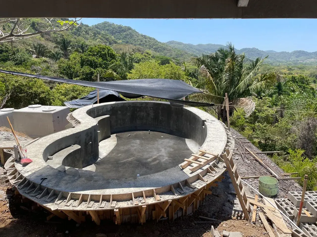 Construction Systems 2 Curved pool walls in formwork on a hillside site above the forest.